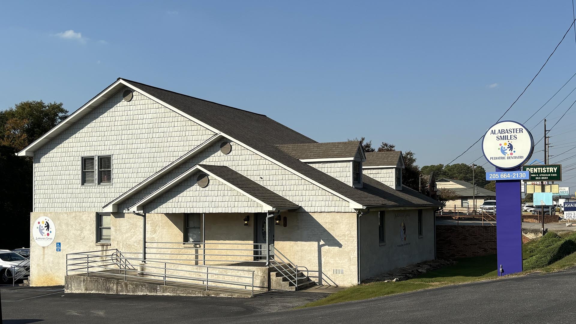 Alabaster Smiles Pediatric Dentistry, Alabaster AL. The view of this clinic location from the street.